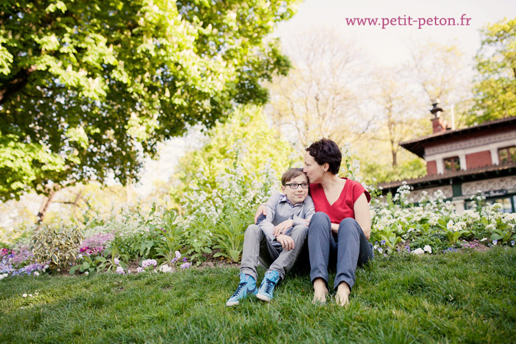 Photographe famille Paris - Séance photo enfant au Buttes de Chaumont