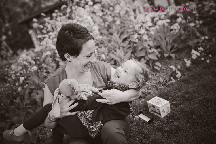 Photographe famille Paris - Séance photo enfant au Buttes de Chaumont