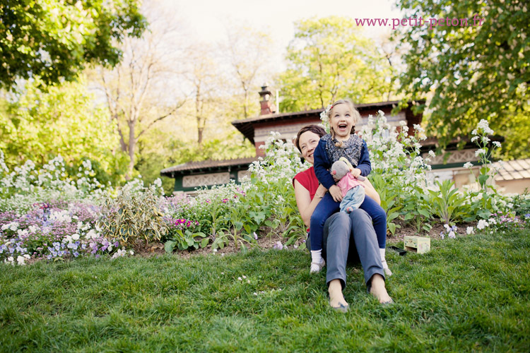 Photographe famille Paris - Séance photo enfant au Buttes de Chaumont 