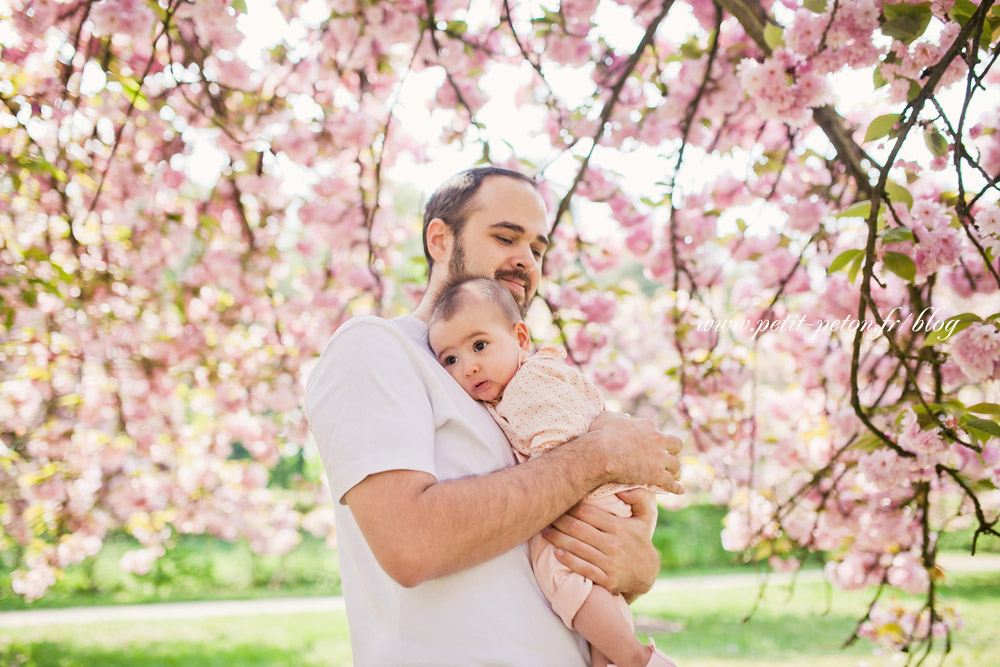 Photographe bébé 6 mois en extérieur au parc de sceaux