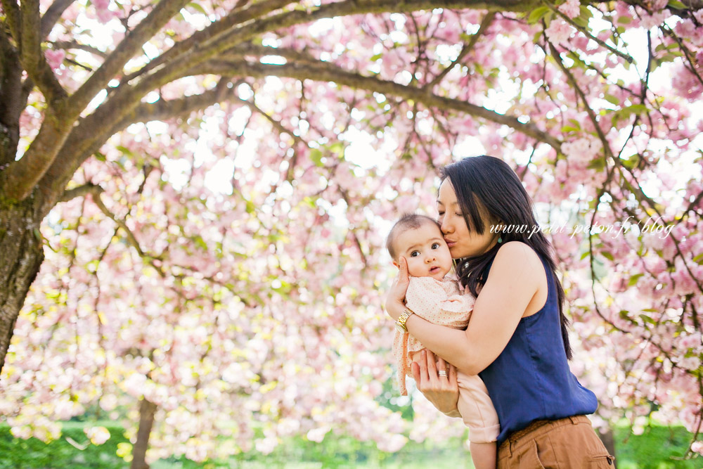 Photographe bébé 6 mois en extérieur